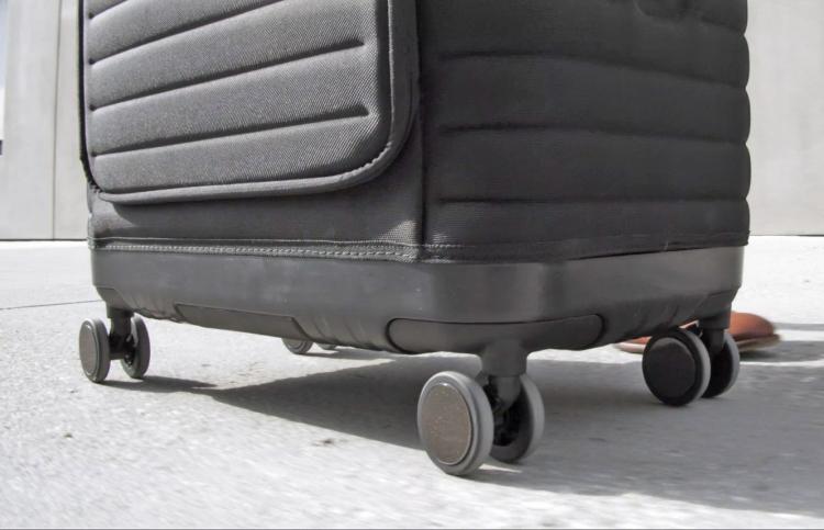 Pull-up Luggage Turns Into a Shelf In Seconds - Pull-up close luggage