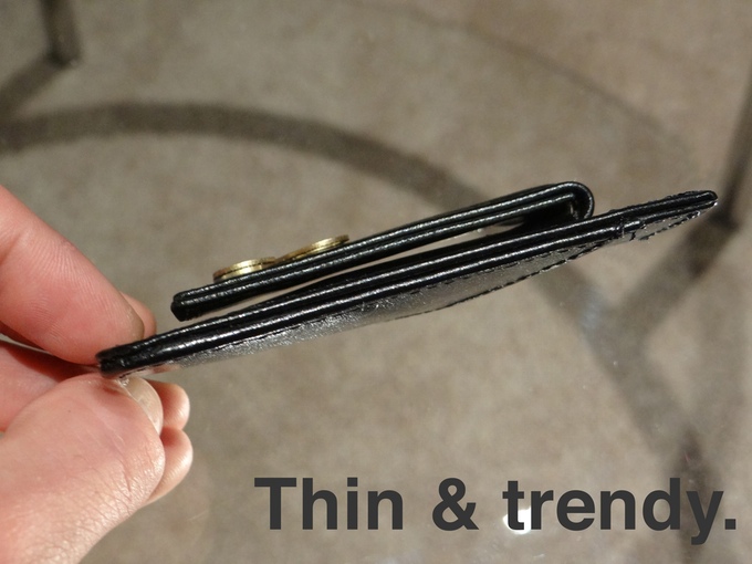 Smart Wallet Charges Phone