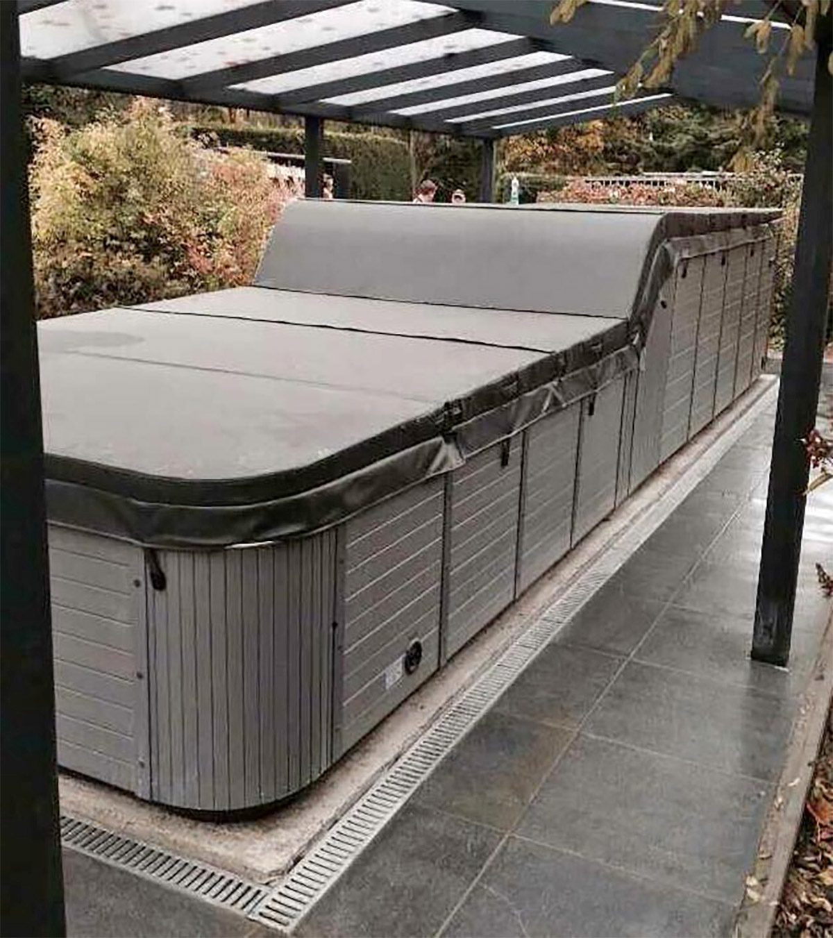 The Ultimate Hot Tub - Two level hot tub with built-in tv - Two tier spa part hot tub
