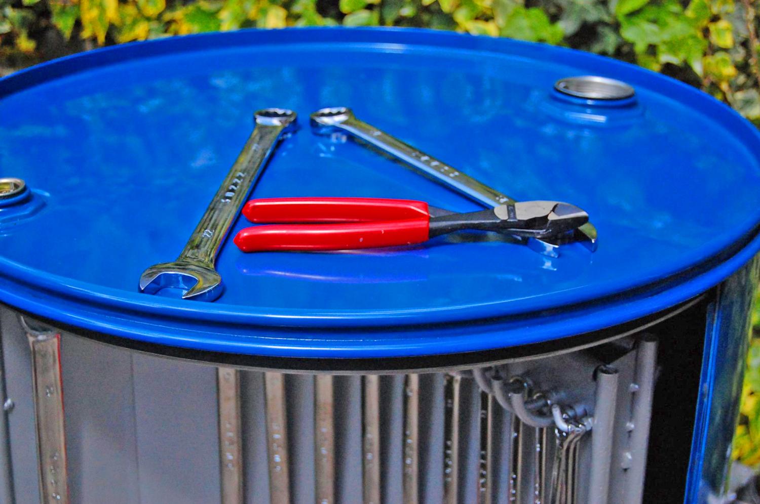 The Ultimate Toolbox - Drum Barrel Toolbox with rotating pegwalls holds tools and socket sets