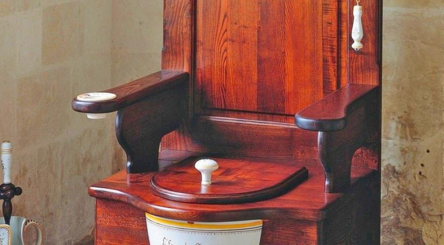 Wooden Kings Throne Toilet