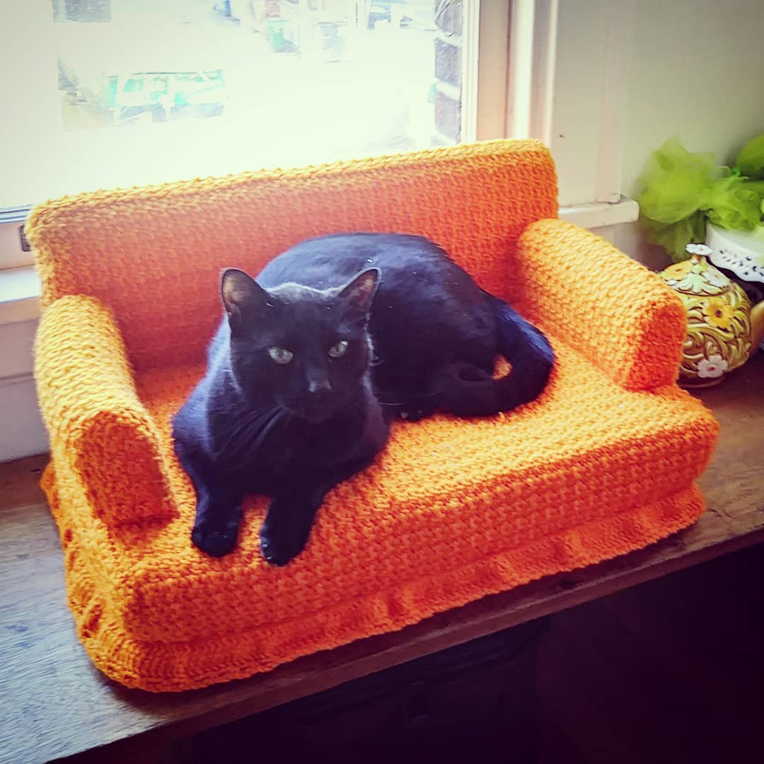 Tiny Crochet Cat Couches - Mini Crochet Cat Sofa For Your Kitty