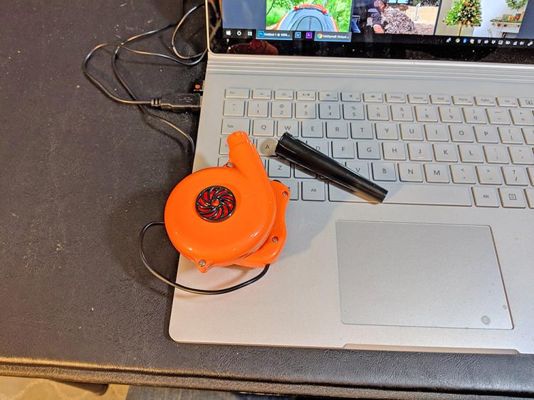 World's Tiniest Leaf Blower Desk Cleaner - USB Powered leaf blower keyboard cleaner