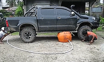 Exhaust Car Jack -  Car Jack Uses Your Cars Own Exhaust To Lift Your Car
