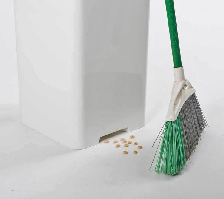 Bruno - Smart Trash Can With a Vacuum