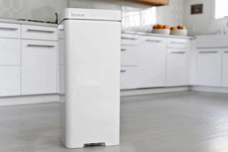 Bruno - Smart Trash Can With a Vacuum