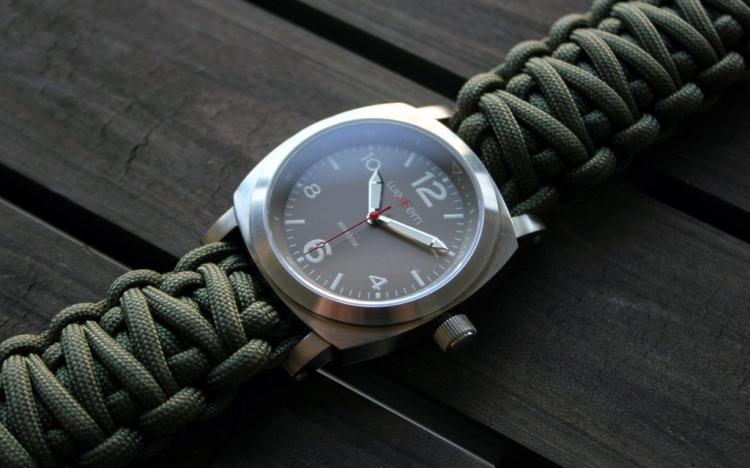 Traveler Paracord Emergency Watch