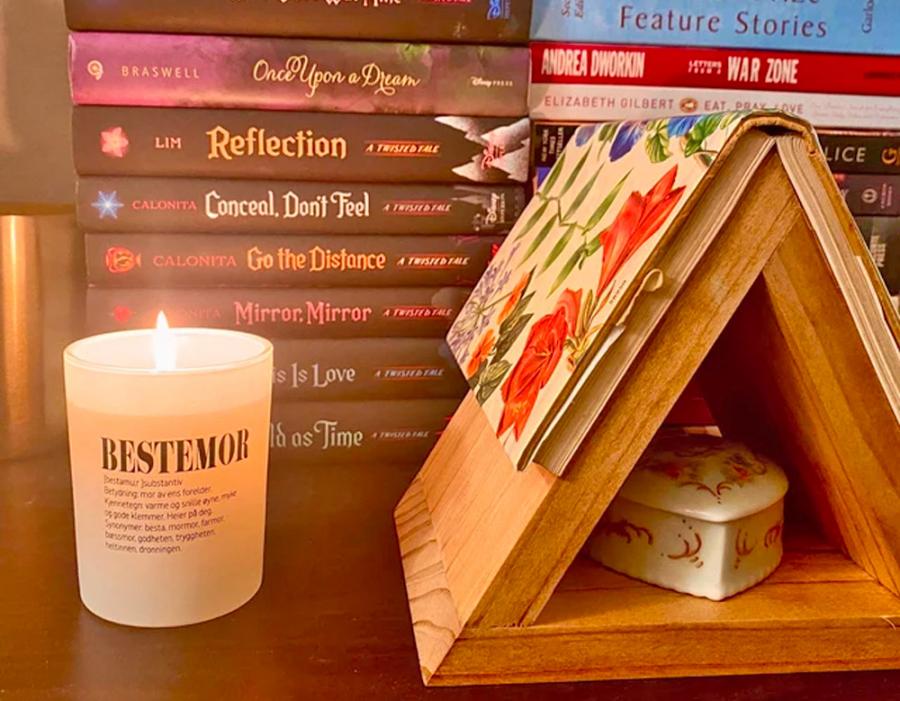 Triangular Wooden Book-holder and Bookmark For Your Nightstand