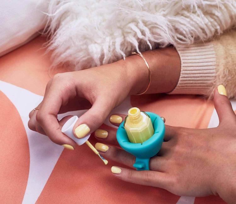 Tweexy Nail Polish Holder Flexible Ring