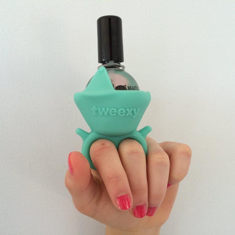 Tweexy Nail Polish Holder Flexible Ring