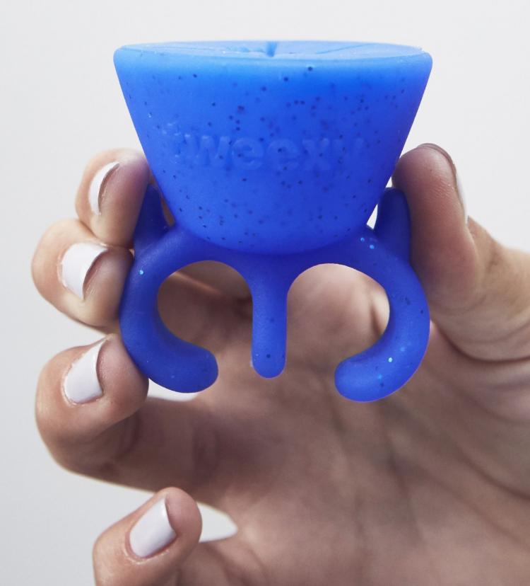 Tweexy Nail Polish Holder Flexible Ring