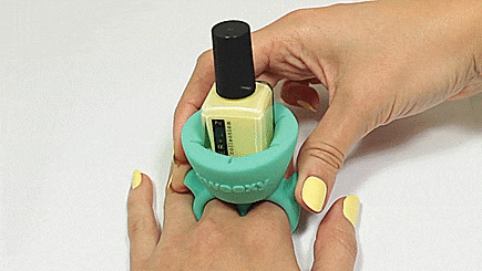 Tweexy Nail Polish Holder Flexible Ring