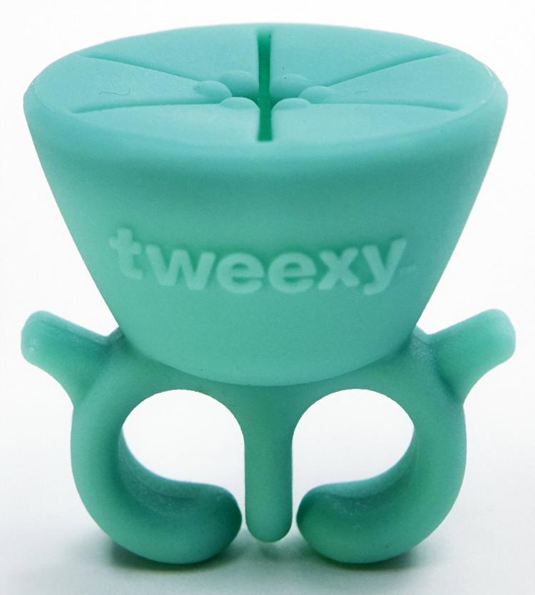 Tweexy Nail Polish Holder Flexible Ring