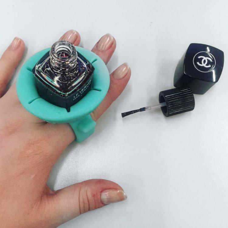 Tweexy Nail Polish Holder Flexible Ring