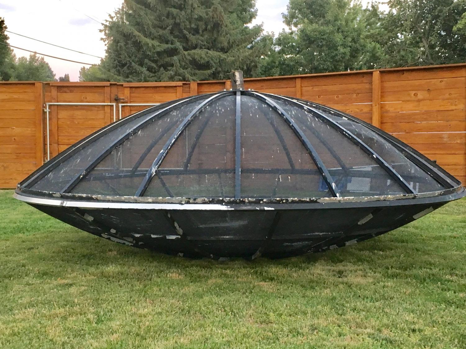 UFO Chicken Coop - Aliens Flying Saucer Chicken Coop DIY project