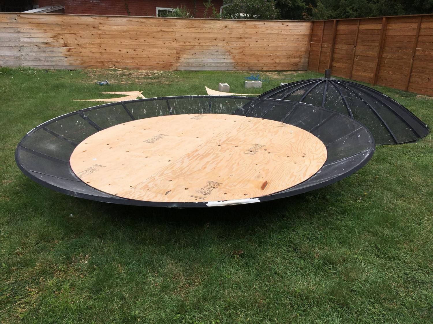 UFO Chicken Coop - Aliens Flying Saucer Chicken Coop DIY project