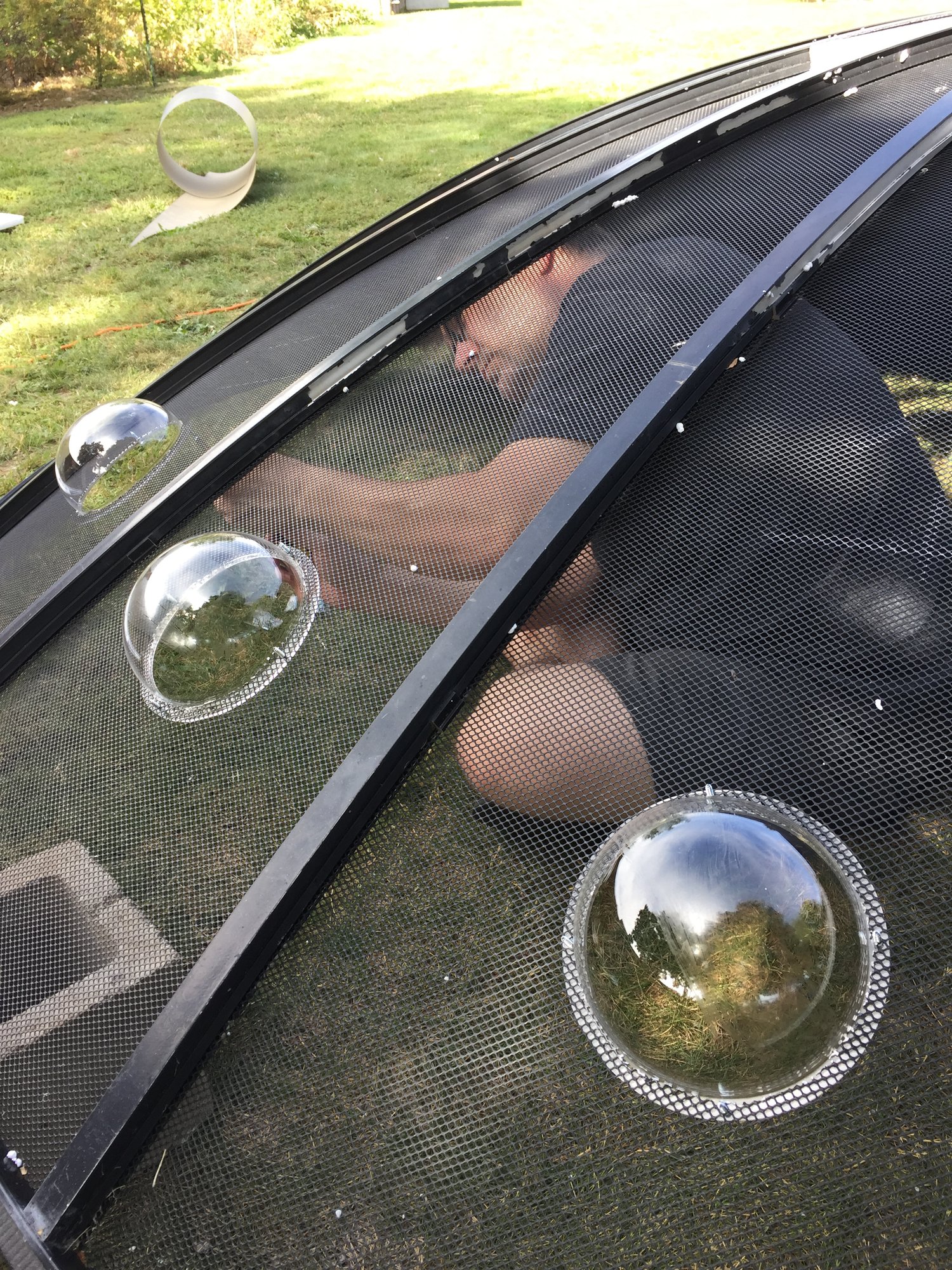 UFO Chicken Coop - Aliens Flying Saucer Chicken Coop DIY project