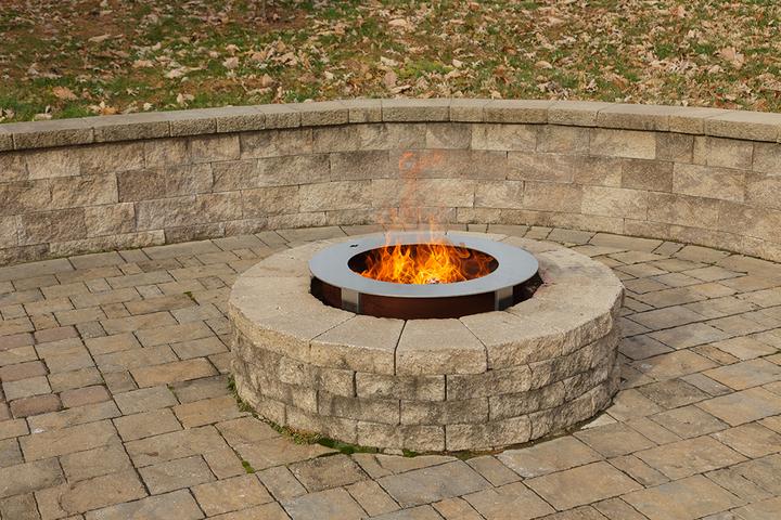 Ultimate Campfire Grill Turns Your Fire Pit Into a Tiered Cooking Machine - Breeo Fire pit cooker with winch