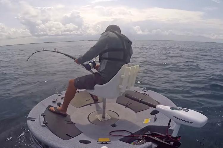 Ultraskiff 360 - Circular personal boat for fishing or hunting by yourself - 1 person boat