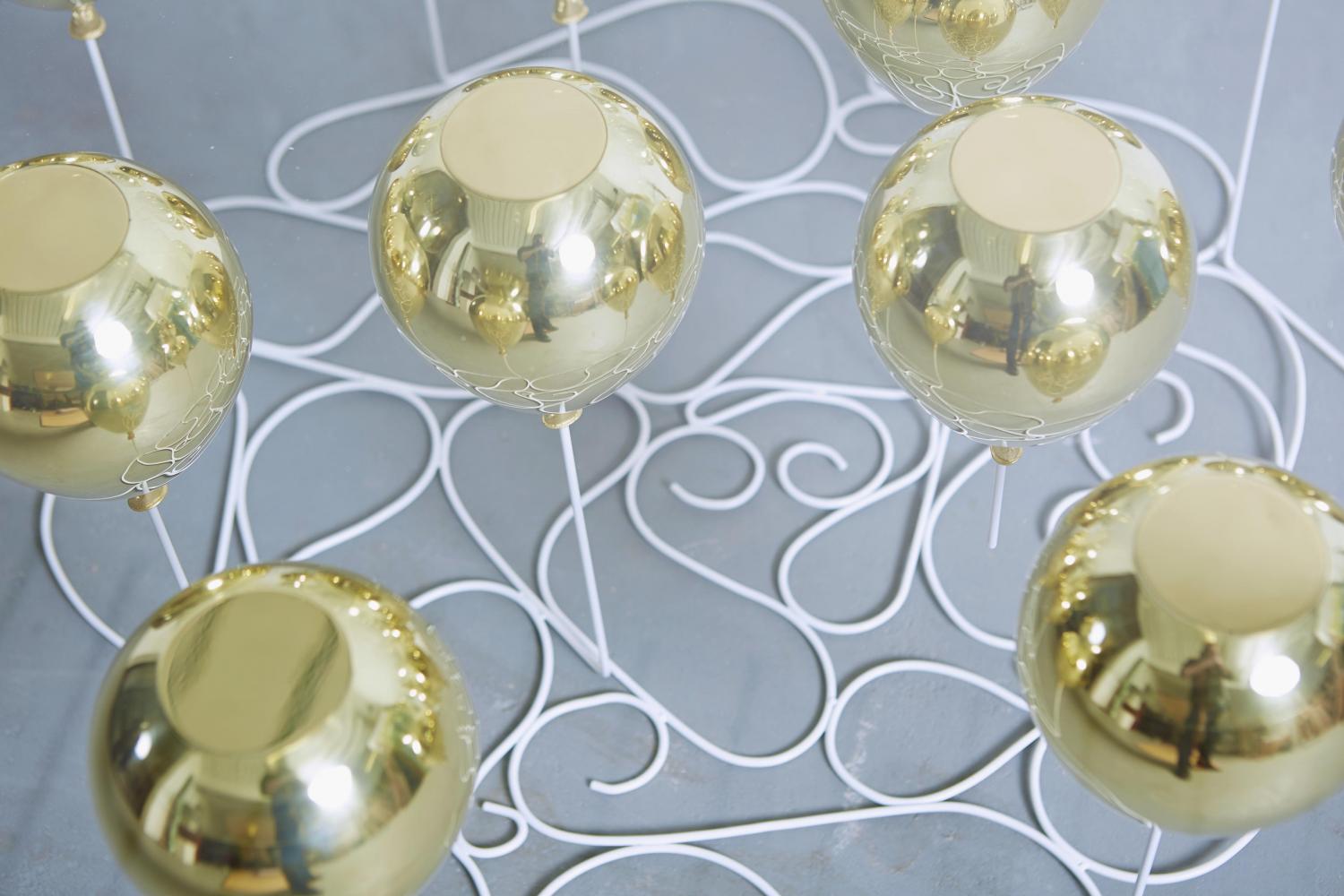 Up Balloon Table - Artsy table using balloons to hold up glass tabletop - Duffy London