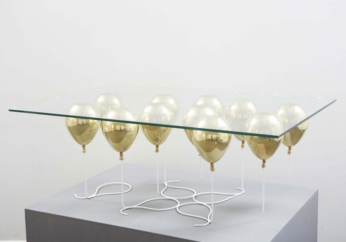 Up Balloon Table - Artsy table using balloons to hold up glass tabletop - Duffy London