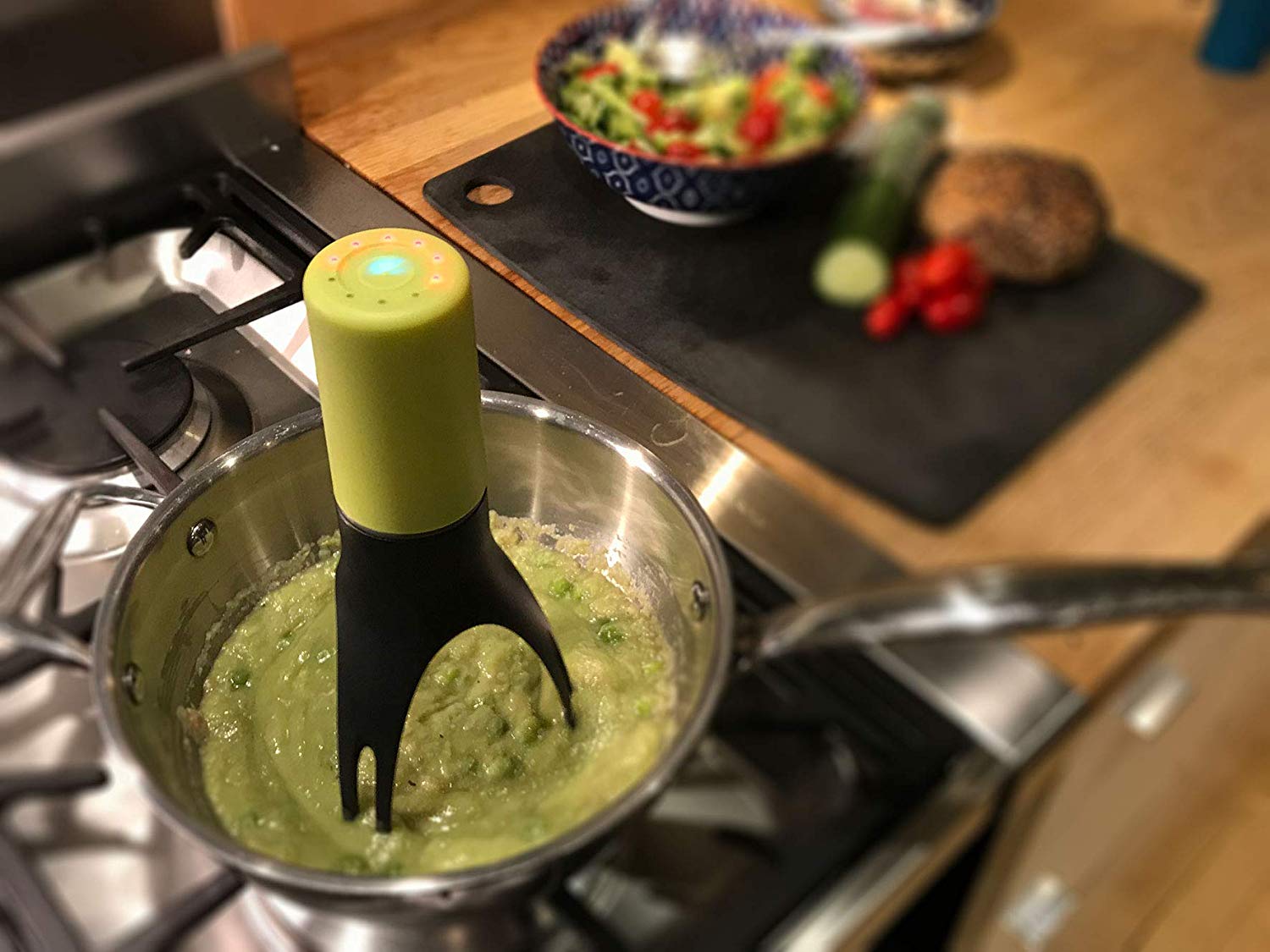  Self-Stirring Gadget - Uutensil Stirr Automatic sauce stirrer