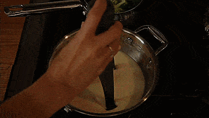  Self-Stirring Gadget - Uutensil Stirr Automatic sauce stirrer