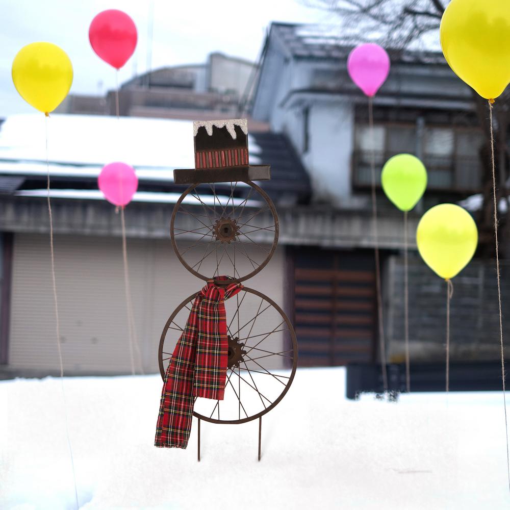 Vintage Bicycle Wheels Turned Into Snowmen - Bike turn snowman Christmas Decorations