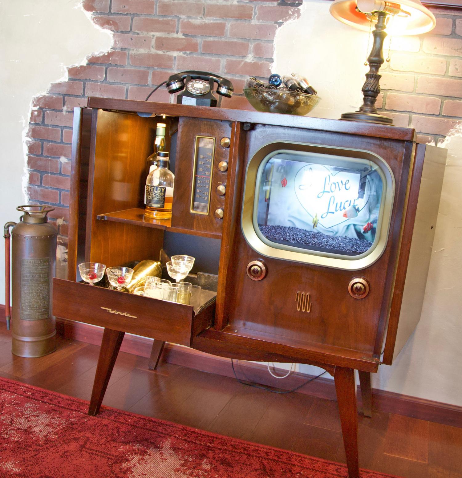 Vintage TV Liquor Cabinets - How to build diy retro television booze cabinet bar cart