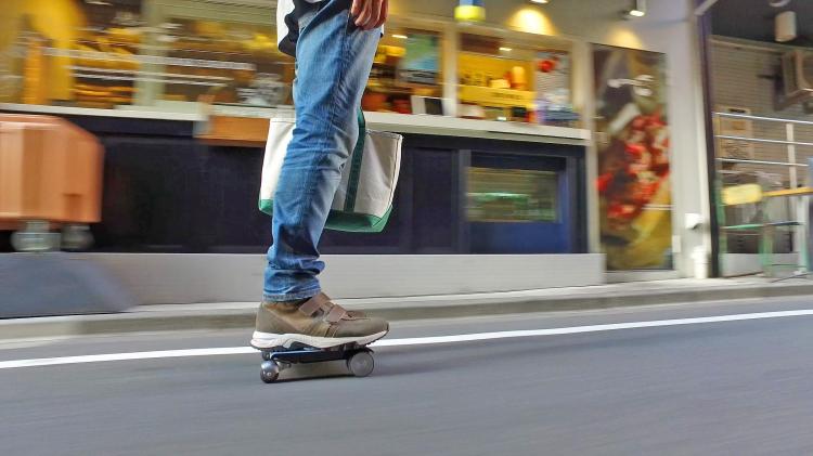 Walk Car: Flat Hoverboard Electric Scooter Looks Like a Laptop - Flat scooter fits into purse