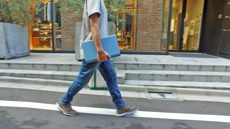 Walk Car: Flat Hoverboard Electric Scooter Looks Like a Laptop - Flat scooter fits into purse