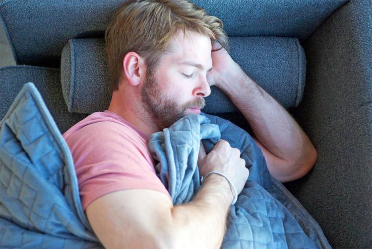 Gravity Blanket - A Weighted Blanket Helps Calm Anxiety