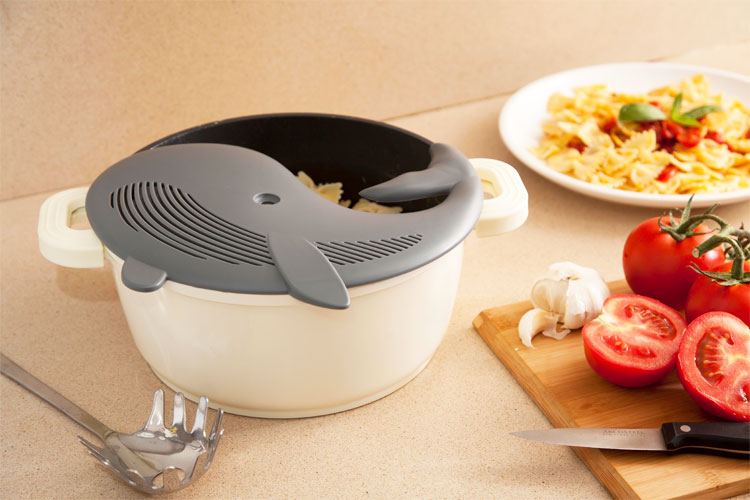 Whale Pot Strainer