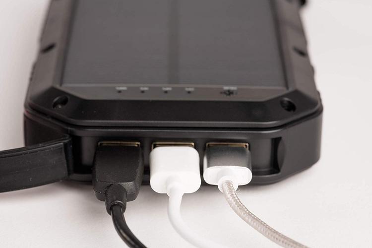 Wireless Charging Solar Powered Phone Charger Battery With Flashlight - Best solar phone charger