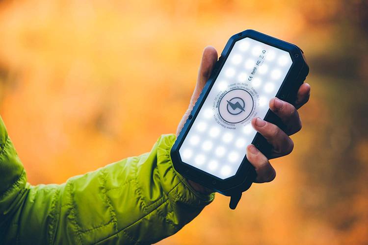 Wireless Charging Solar Powered Phone Charger Battery With Flashlight - Best solar phone charger