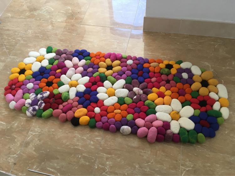 Wool Faux Stone Rugs Made To Look Like Connected Pebbles - River pebbles house rugs