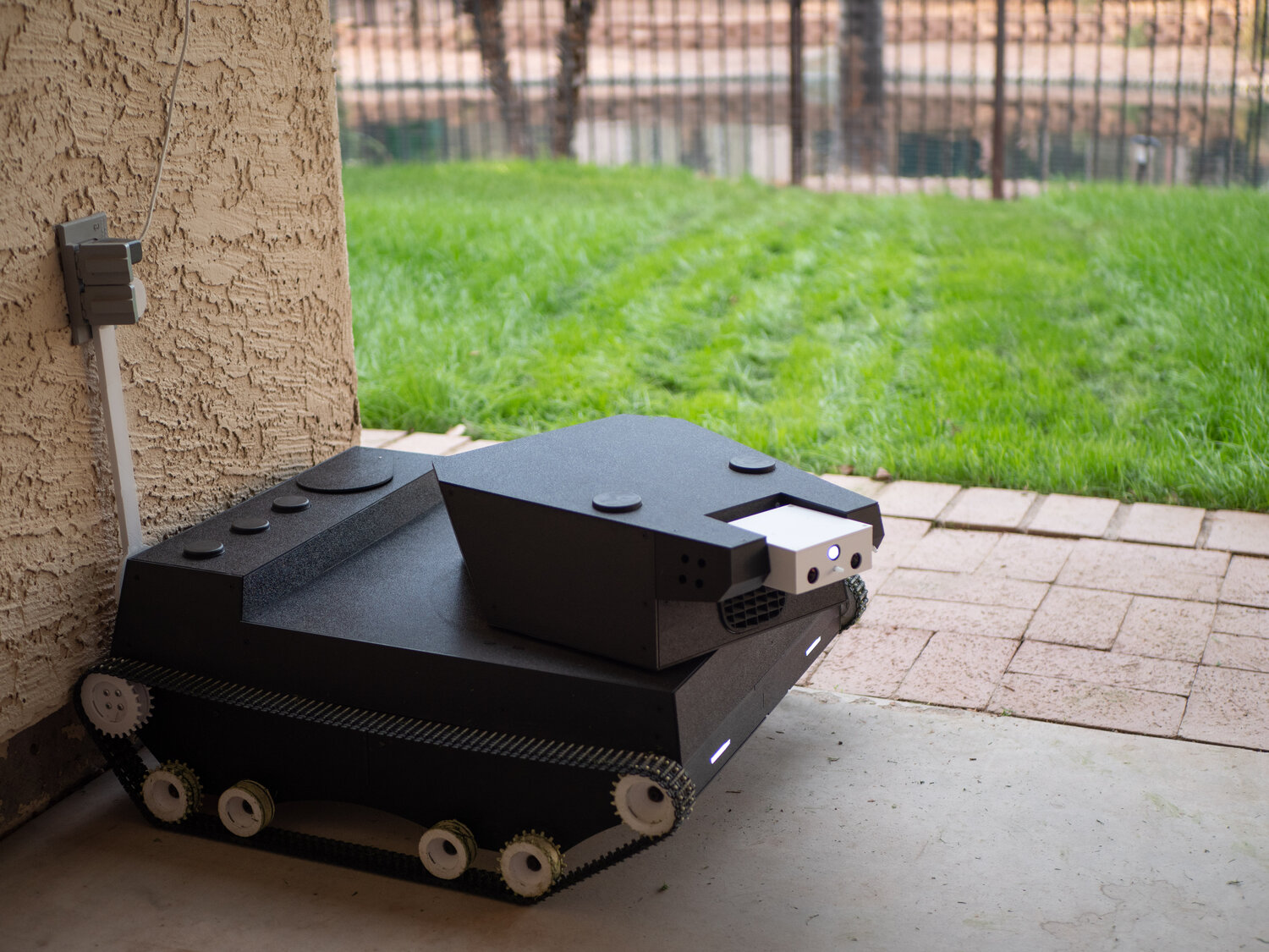 Yardroid Robot lawn mower, leaf blower, fertilizer, weed sprayer