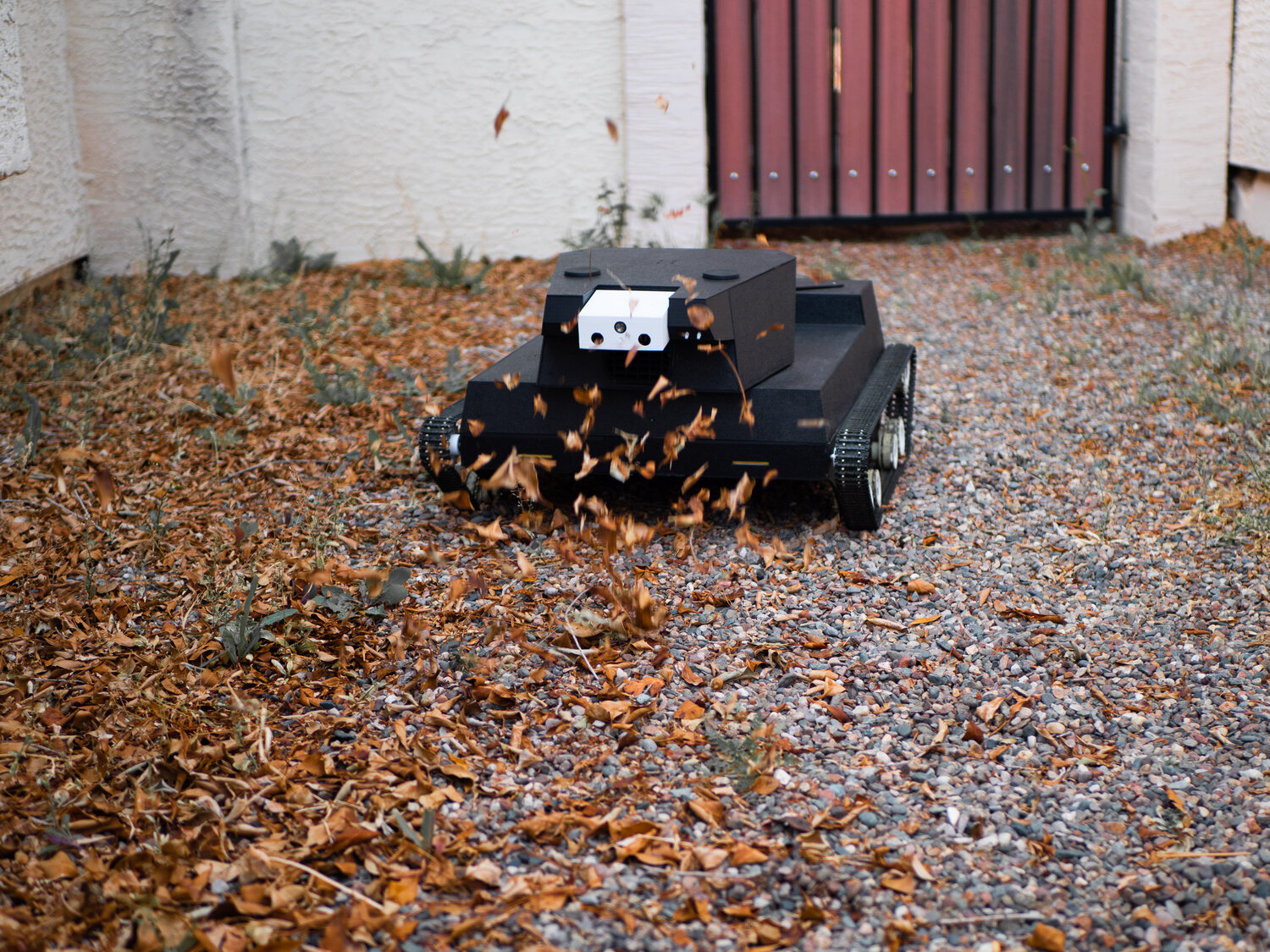 Yardroid Robot lawn mower, leaf blower, fertilizer, weed sprayer