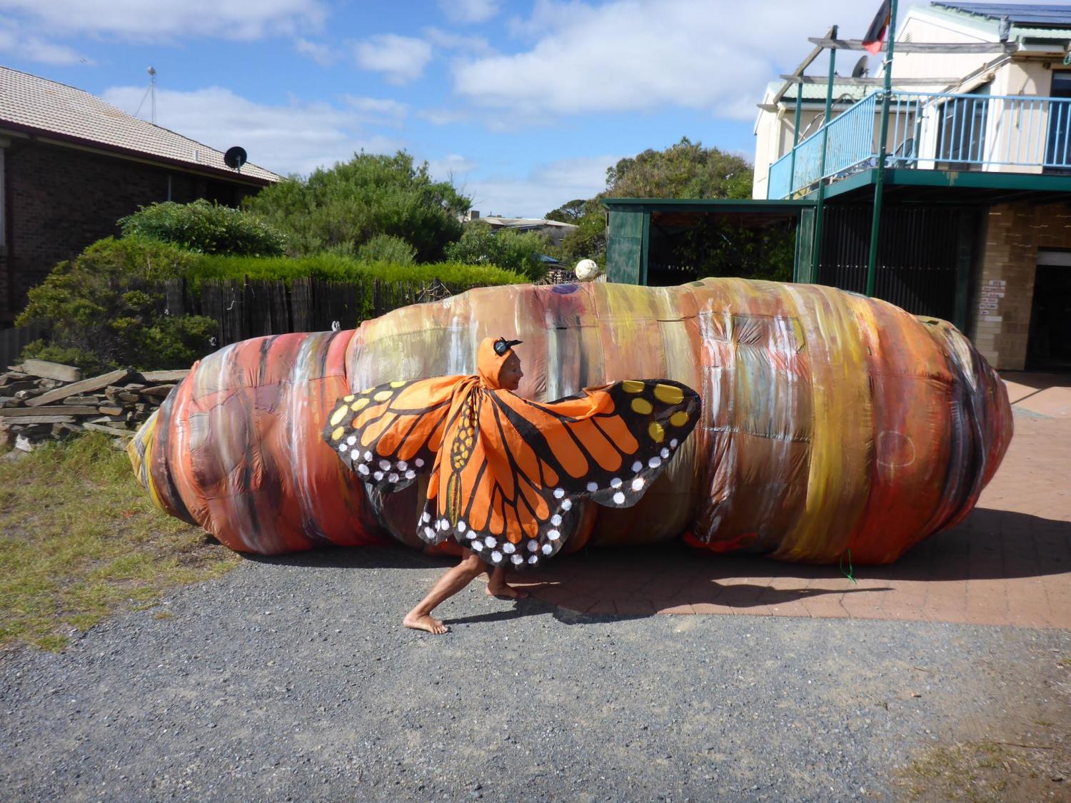 Giant inflatable caterpillar - Evelyn Roth
