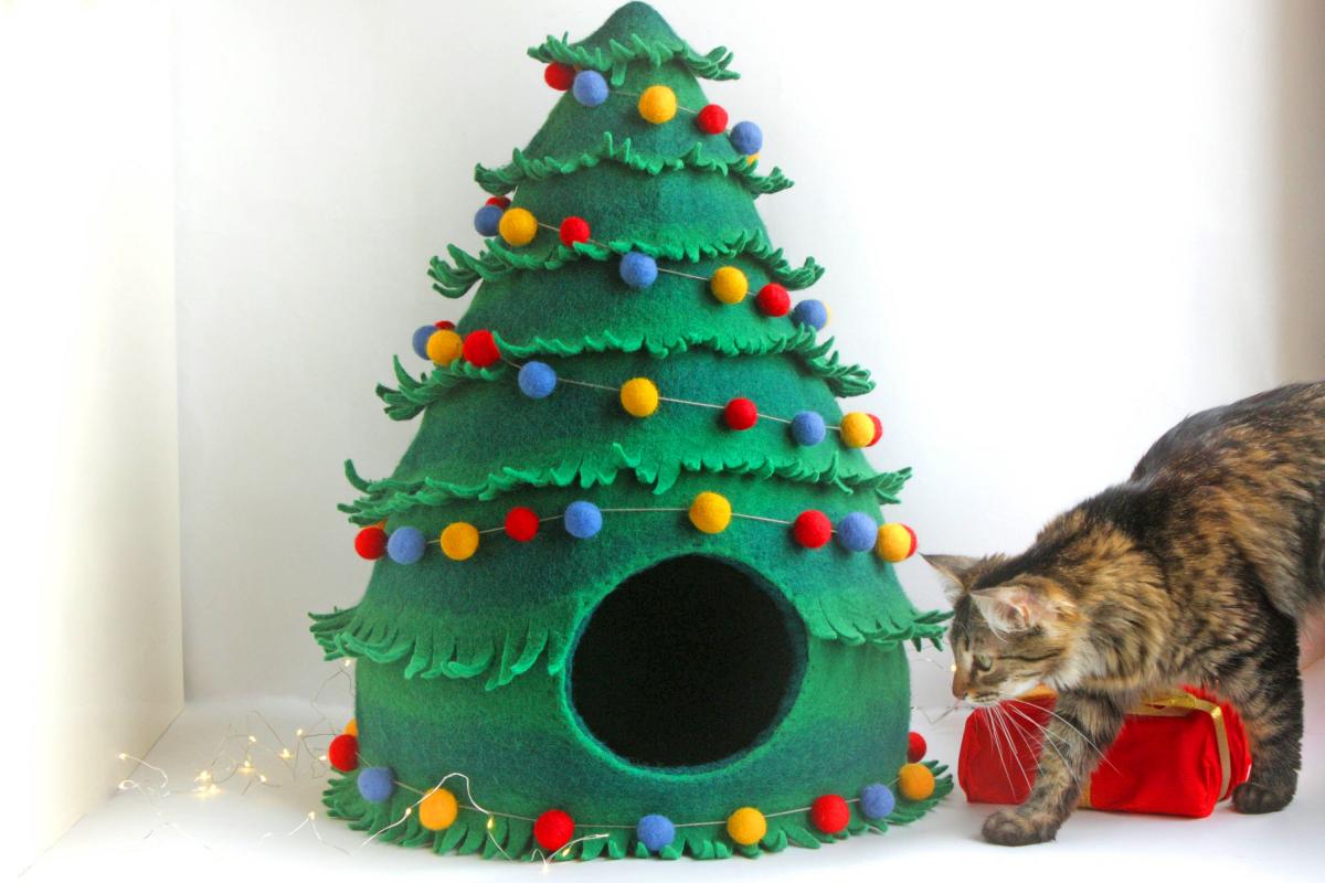 Christmas Tree Cat Bed