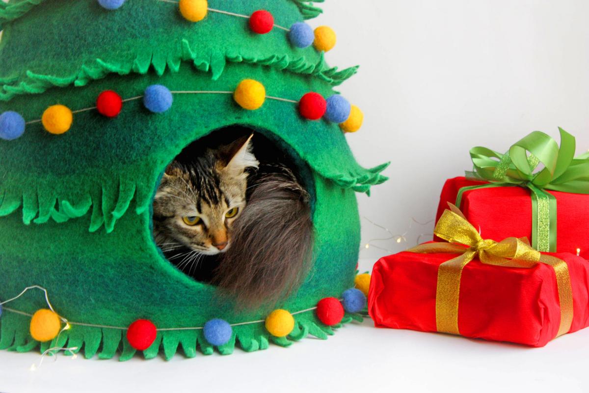 Christmas Tree Cat Bed