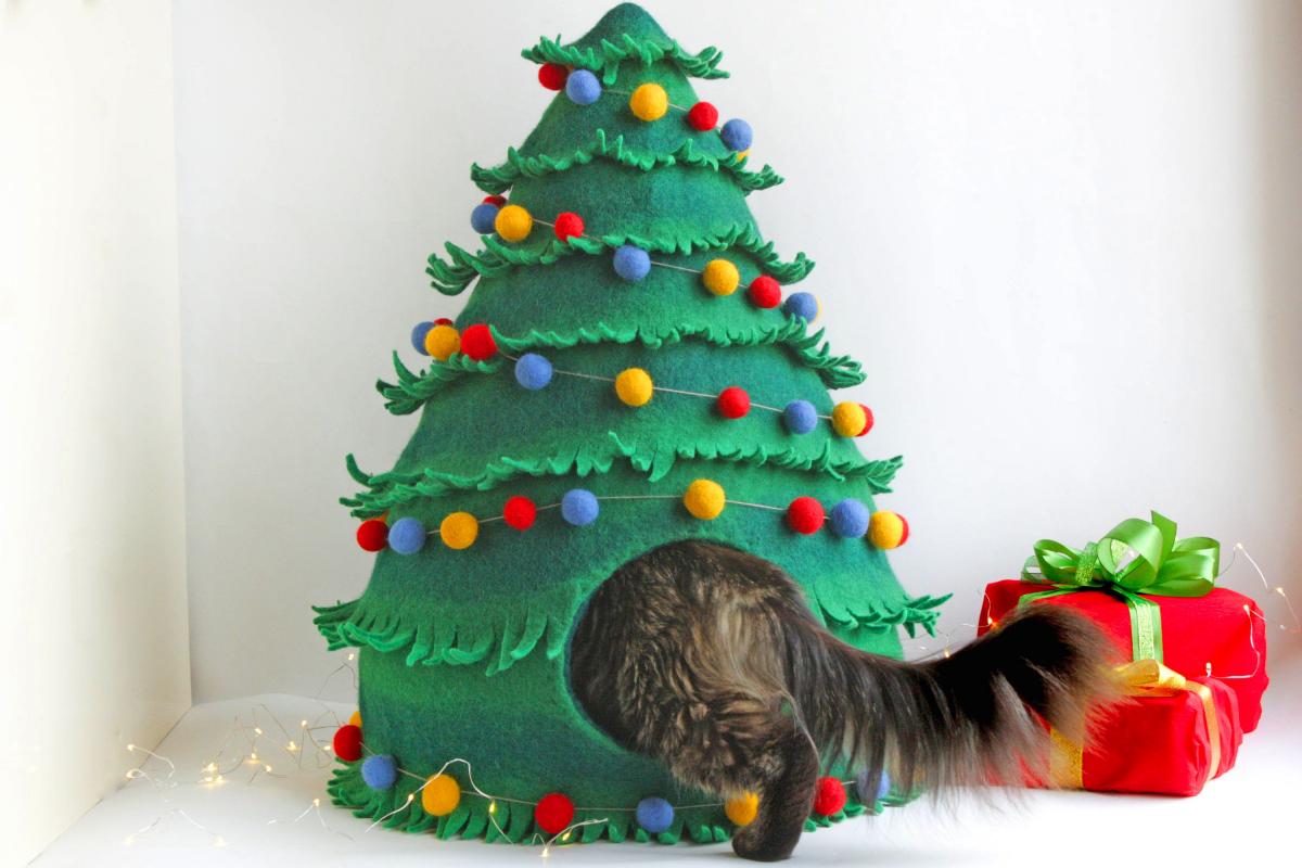 Christmas Tree Cat Bed