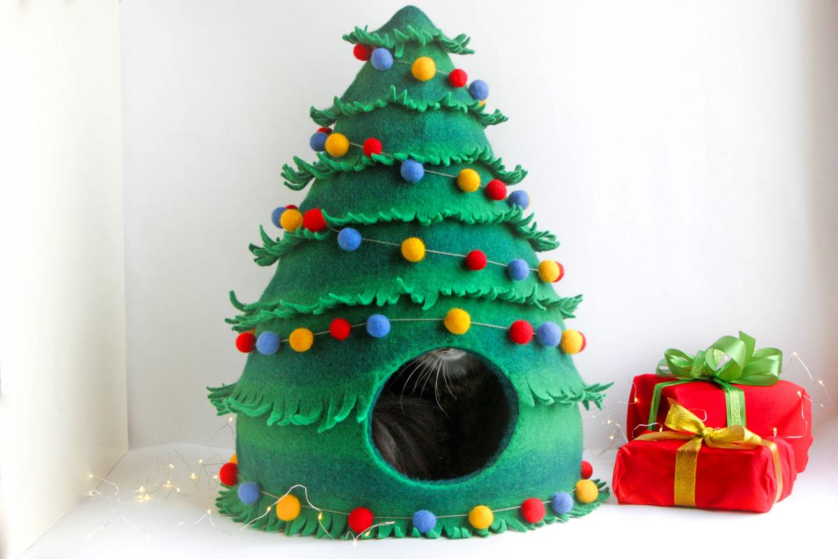 Christmas Tree Cat Bed