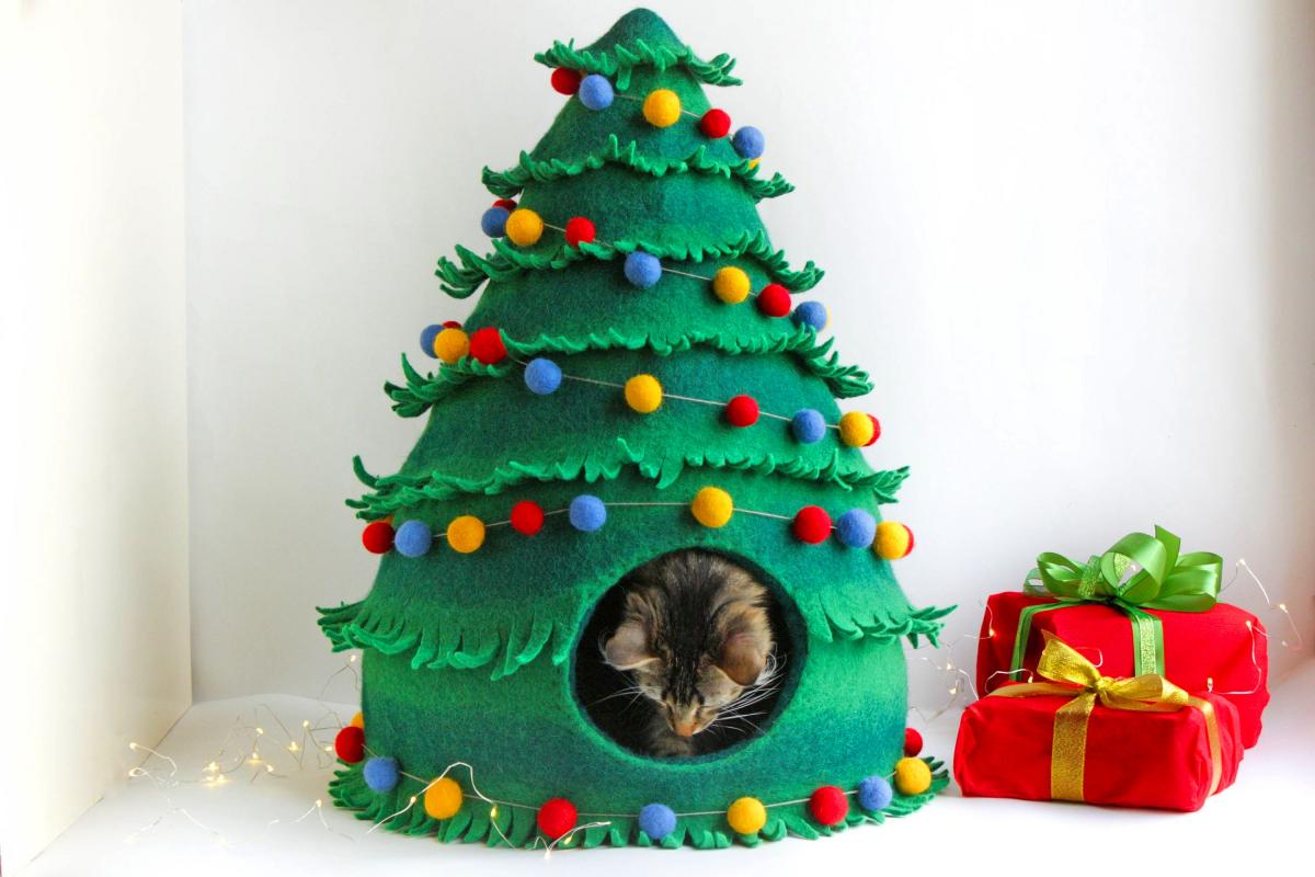 Christmas Tree Cat Bed