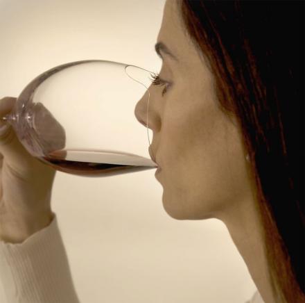 Wine Glasses With Nose Grooves
